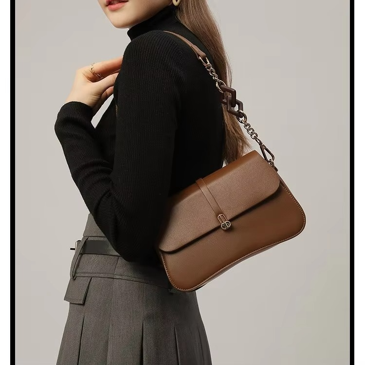 2025 summer new high-quality texture baguette bag fashionable light luxury chain underarm saddle bag versatile shoulder bag
