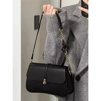 2025 summer new high-quality texture baguette bag fashionable light luxury chain underarm saddle bag versatile shoulder bag