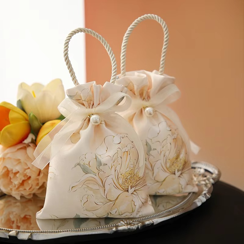 10pcs Fashion Flower Handheld Candy Bags with Pearls Wedding Gifts Packing Bags Portable Drawstring Candy Storage Bags Wholesale