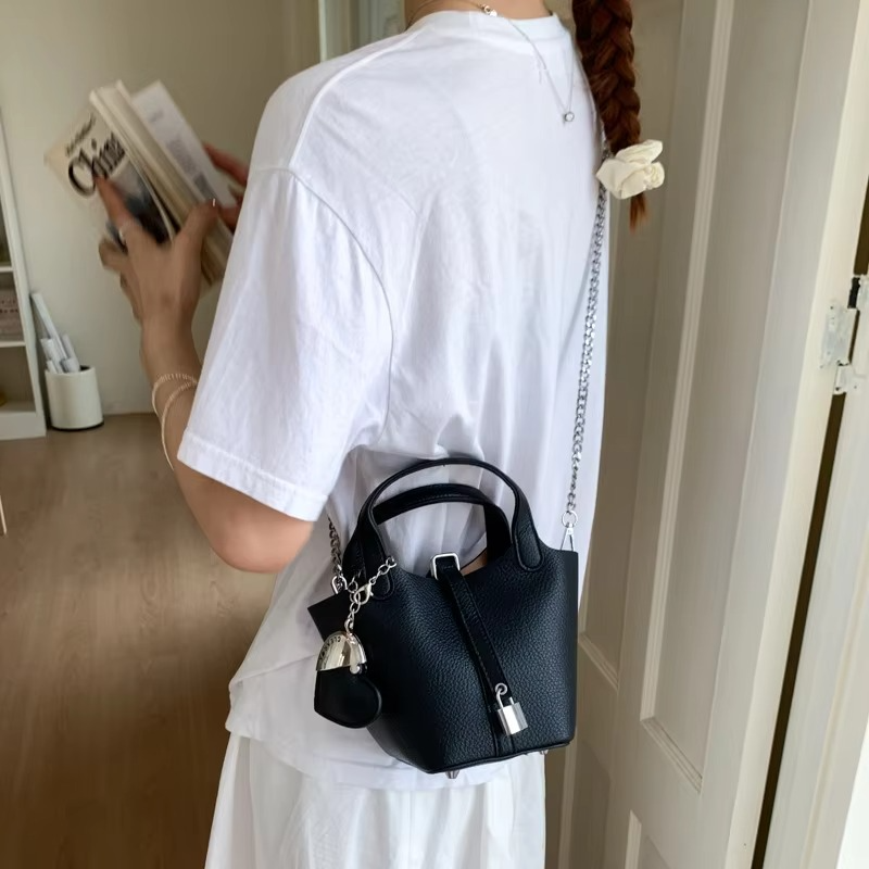 Niche Design Mini Bucket Bags for Women 2025 New PU Leather Crossbody Bag Female Daily Out Handle Basket Bags
