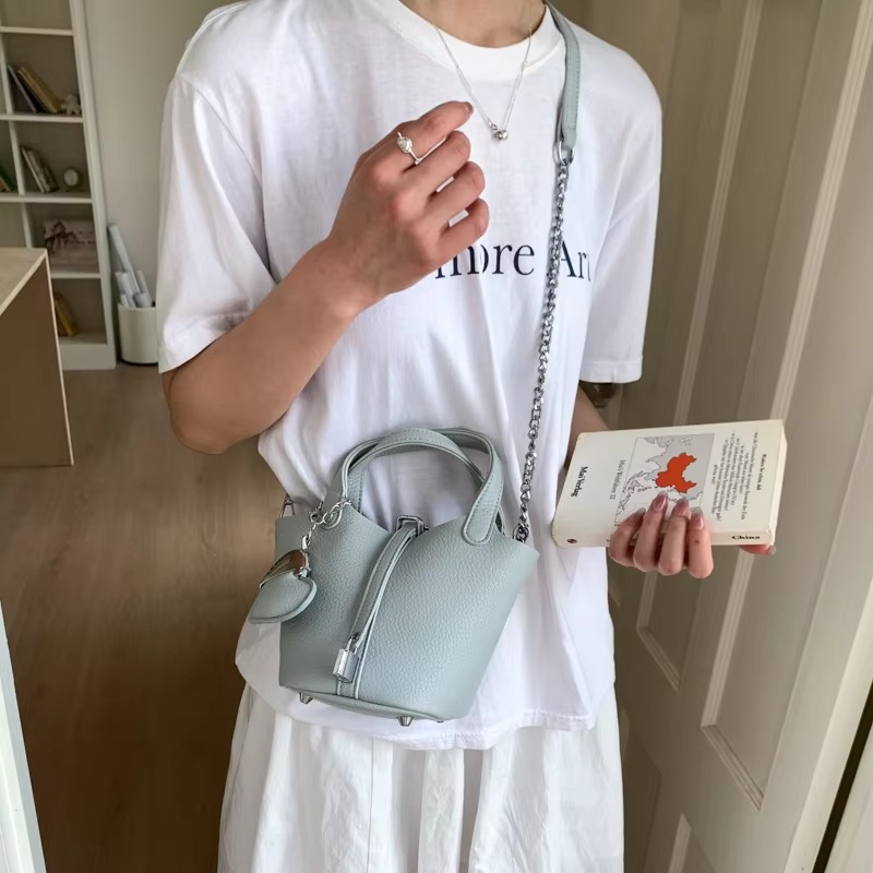 Niche Design Mini Bucket Bags for Women 2025 New PU Leather Crossbody Bag Female Daily Out Handle Basket Bags