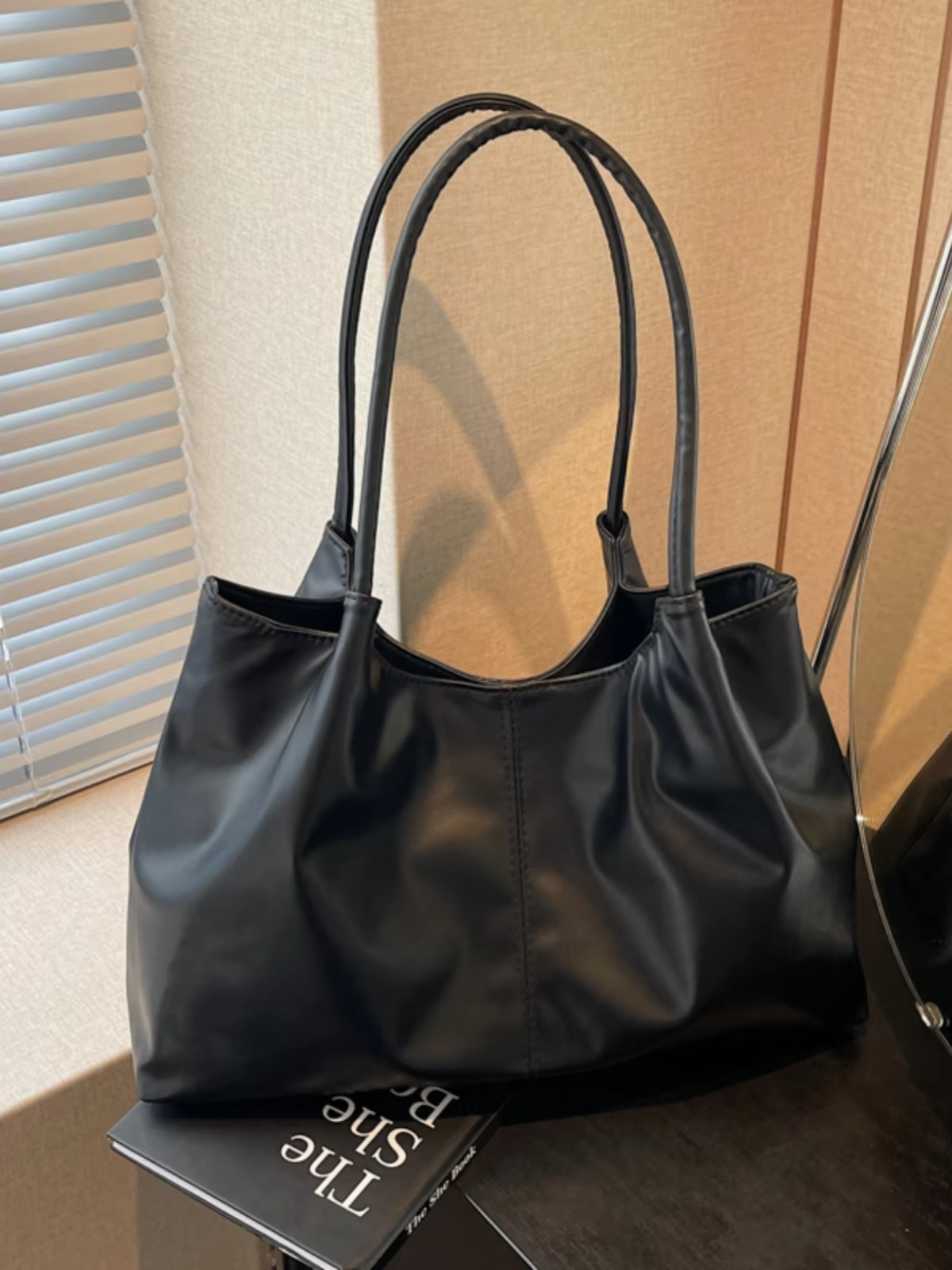 Faionable Large Capaci Tote Bag 2024 New Sle Single oulder Women's Bag Versatile Daily Commuting Bag Trendy Korean Sle