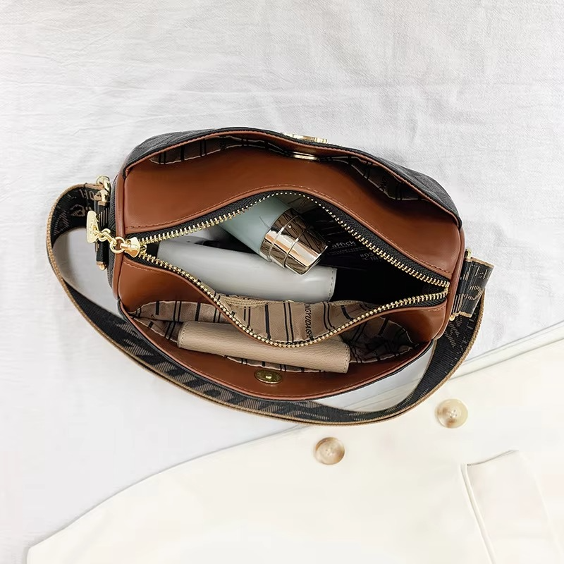 Lingge Pillow Bag 2024 New Top Layer Cowhide Fashionable and Western Style Shoulder Bag Simple and Casual Crossbody Handbag