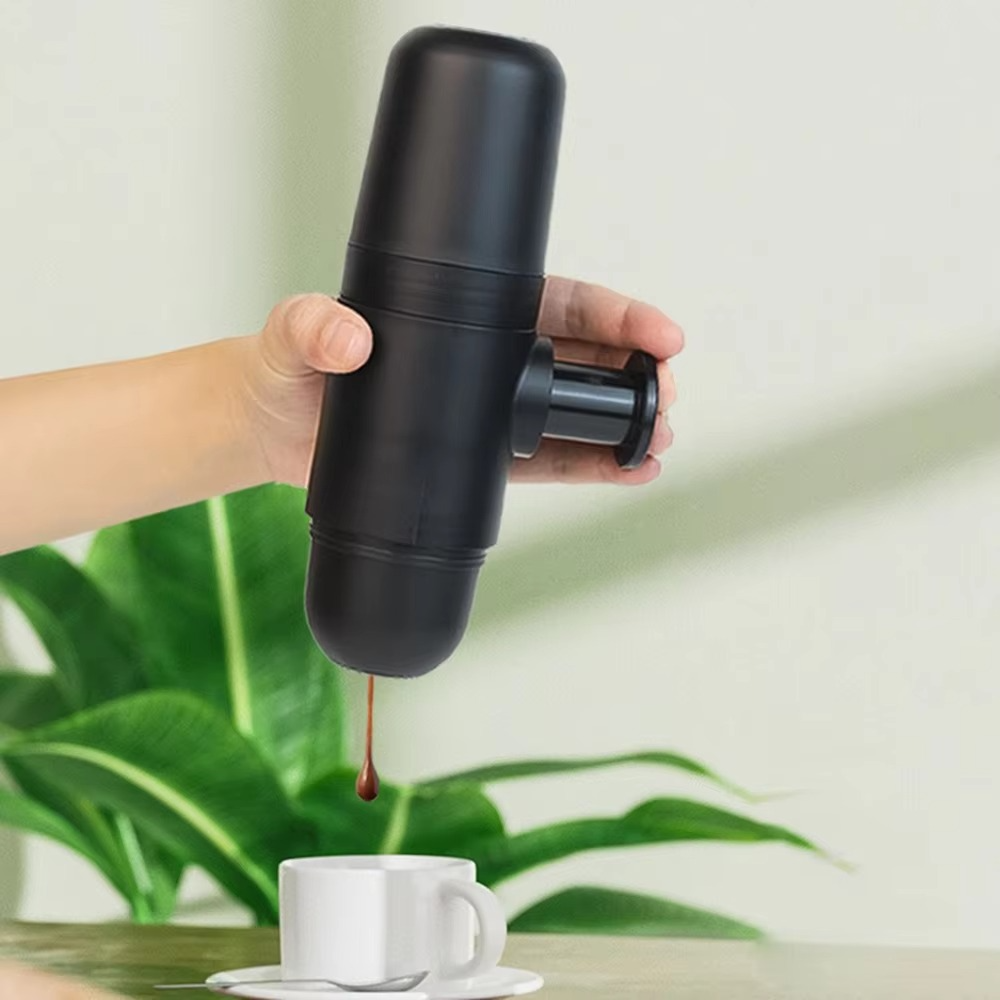Manual pressurized coffee machine, small and portable handheld espresso machine for household