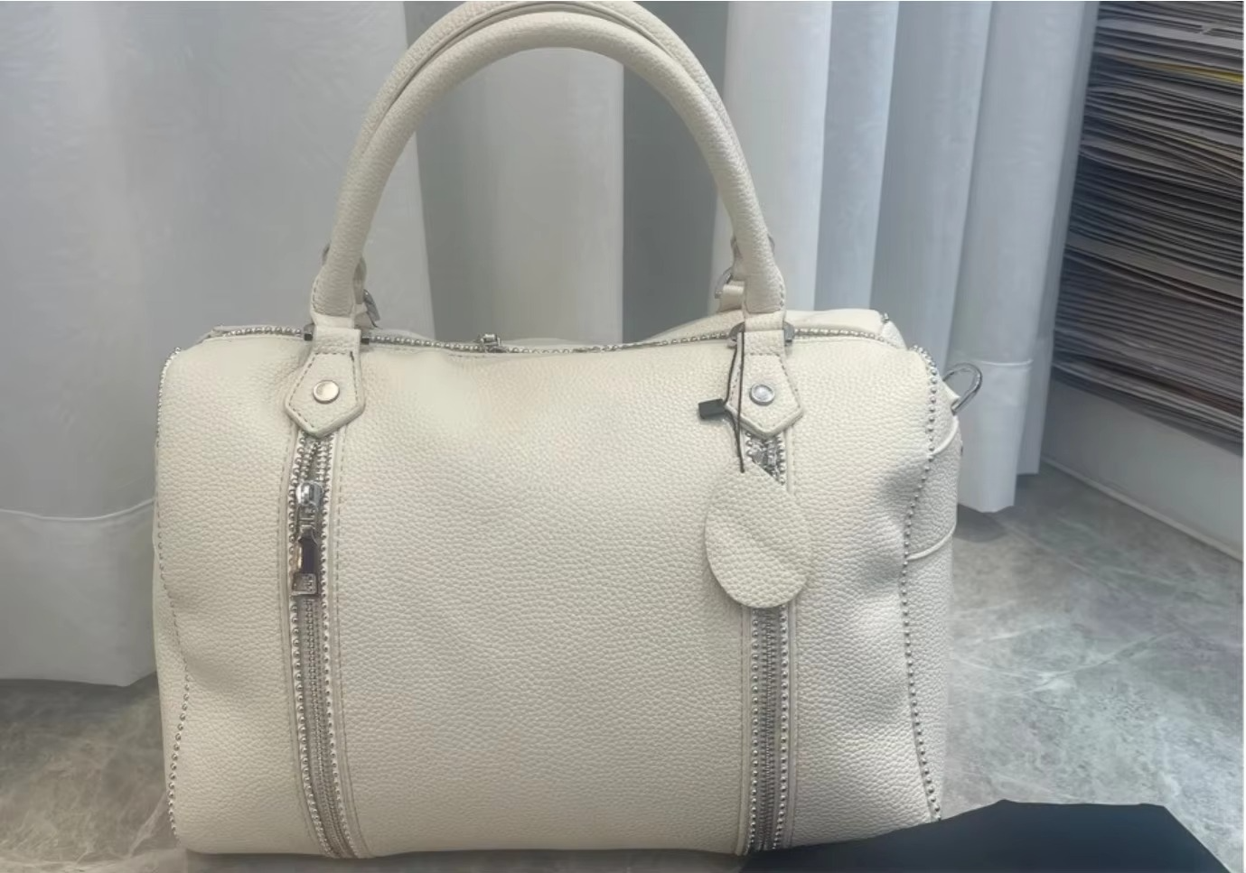 2025 nouveau zv haute qualité Y2K Lychee noir sac à bandoulière en cuir femmes seau sac oreiller sac