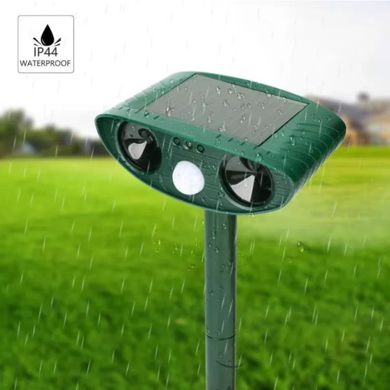 Ultrasonic infrared induction animal repellent, solar charging repellent suitable for farm courtyards