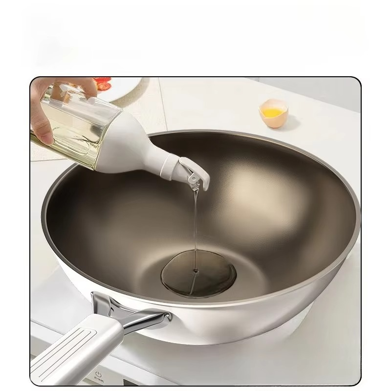 Titanium uncoated ceramic household flat bottomed stir fry pan, non stick to gas electromagnetic stove special
