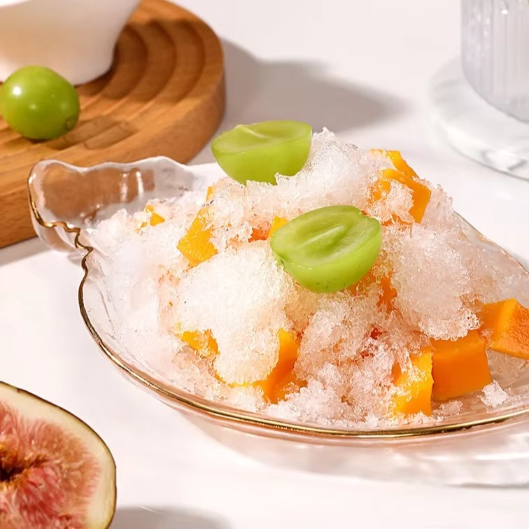 Household Small Size Hand-Operated Making Smoothie Machine with Ice Cube Mold Kitchen Hand Shaved Ice Breaker Ice Crusher