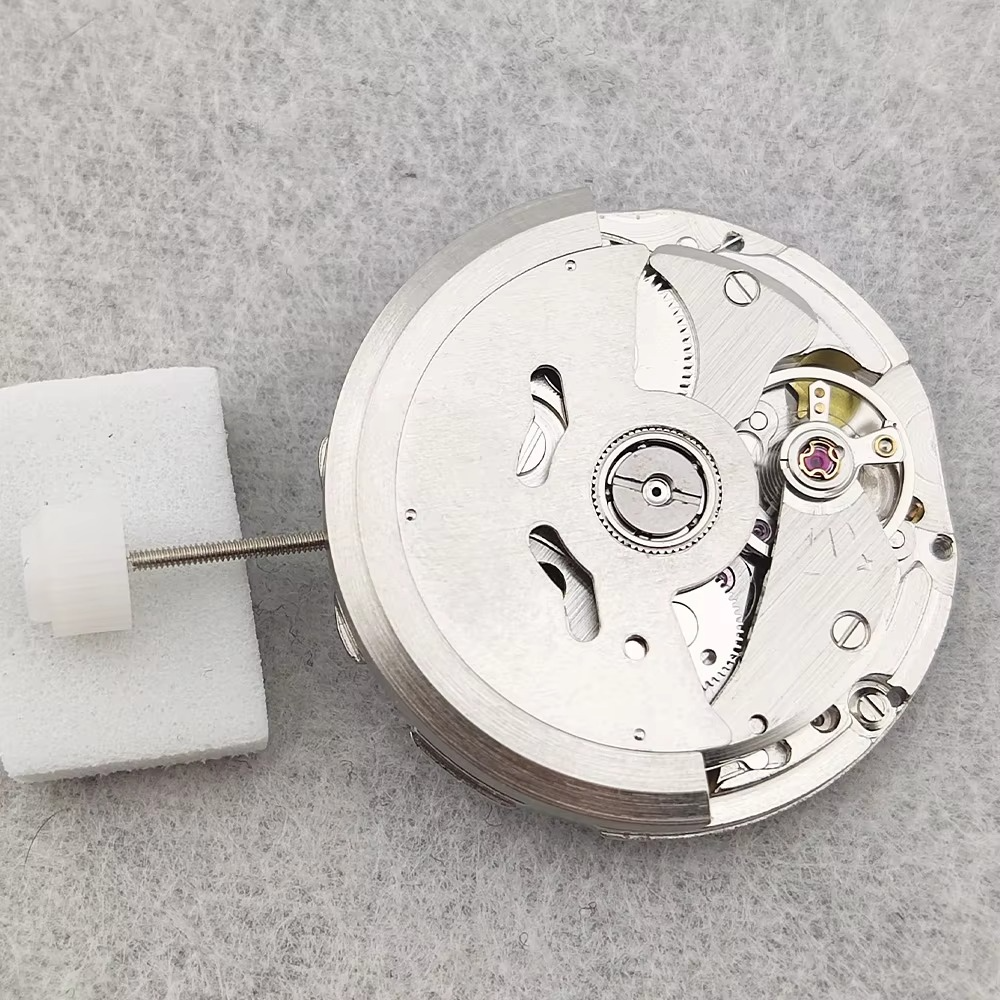 China NH35 Movement Can Replace The Japanese NH35 Movement At 3 o'clock White Date High Accuracy Automatic Mechanical NH35A