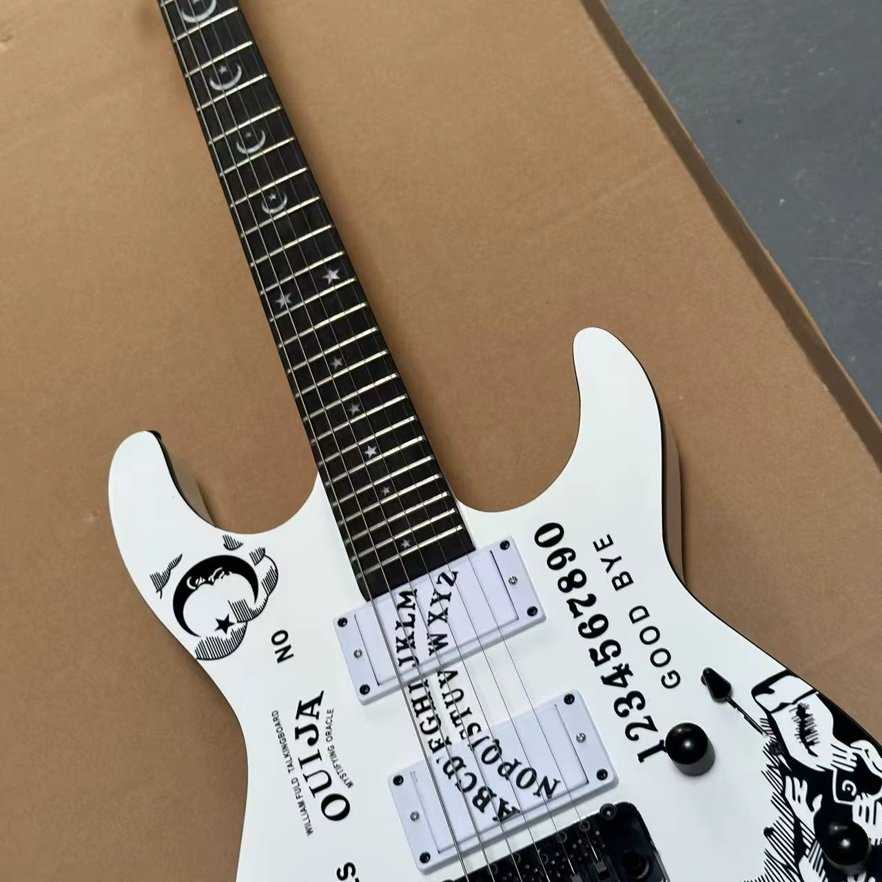 2025 Factory hot sale Electric Guitar,white,Mahogany Body In Stock,perfect tone