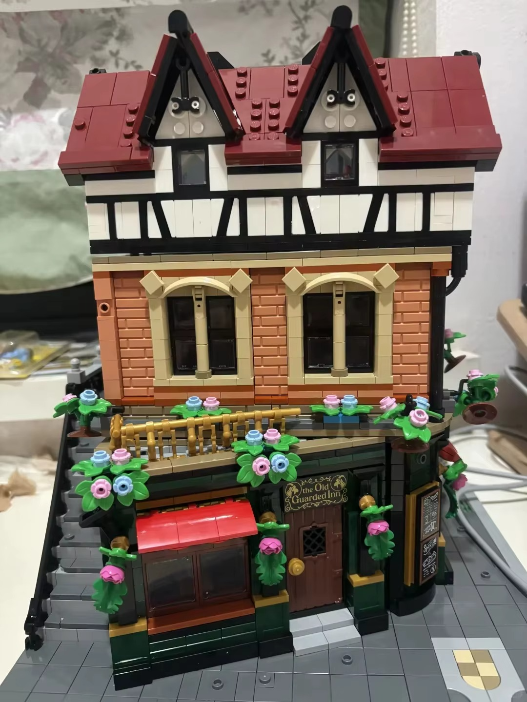 Architectural retro street view Tudor corner modular building block model brick adult children's toy Christmas birthday gift