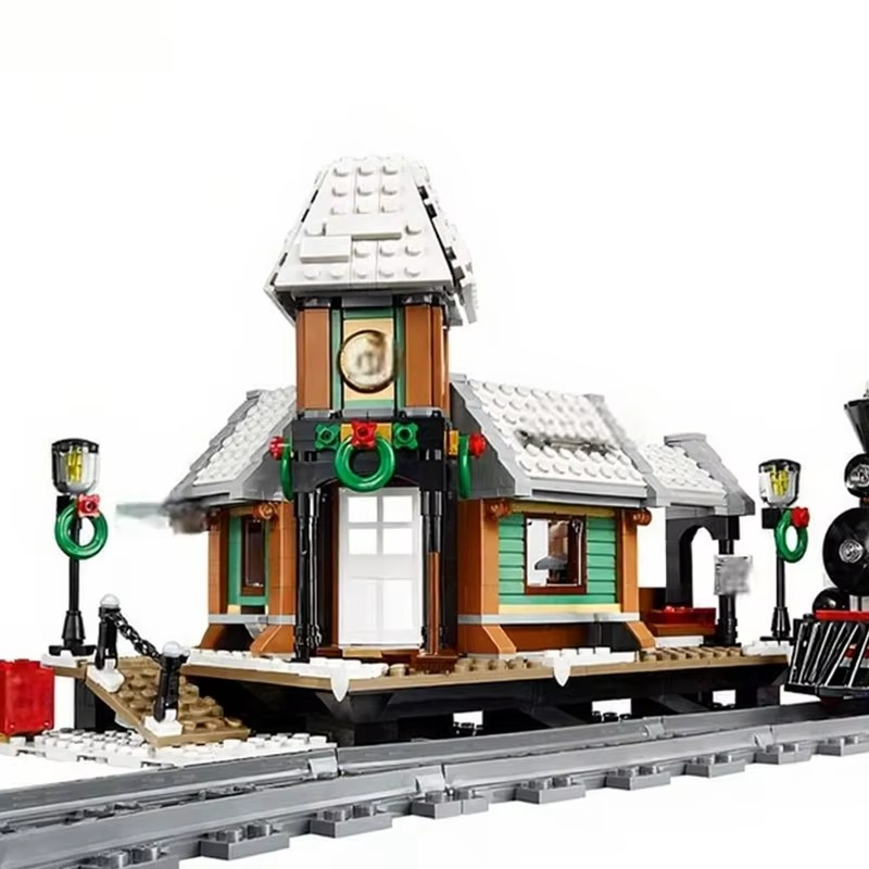 902PCS Snowy Train Station MOC DIY Building Set, Festive Winter Village Model, Cozy Christmas Decoration Gift