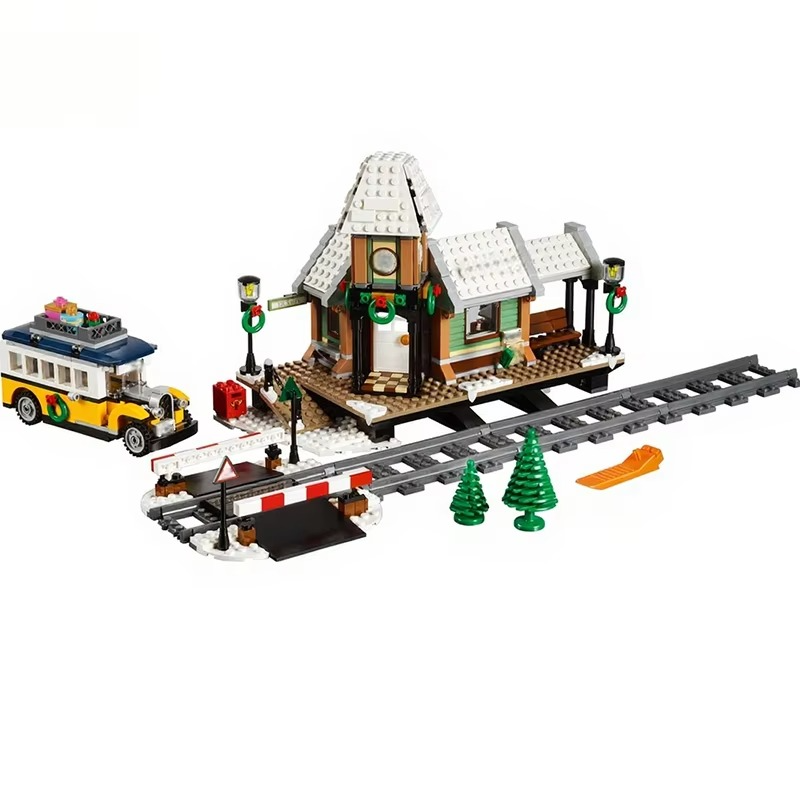 902PCS Snowy Train Station MOC DIY Building Set, Festive Winter Village Model, Cozy Christmas Decoration Gift