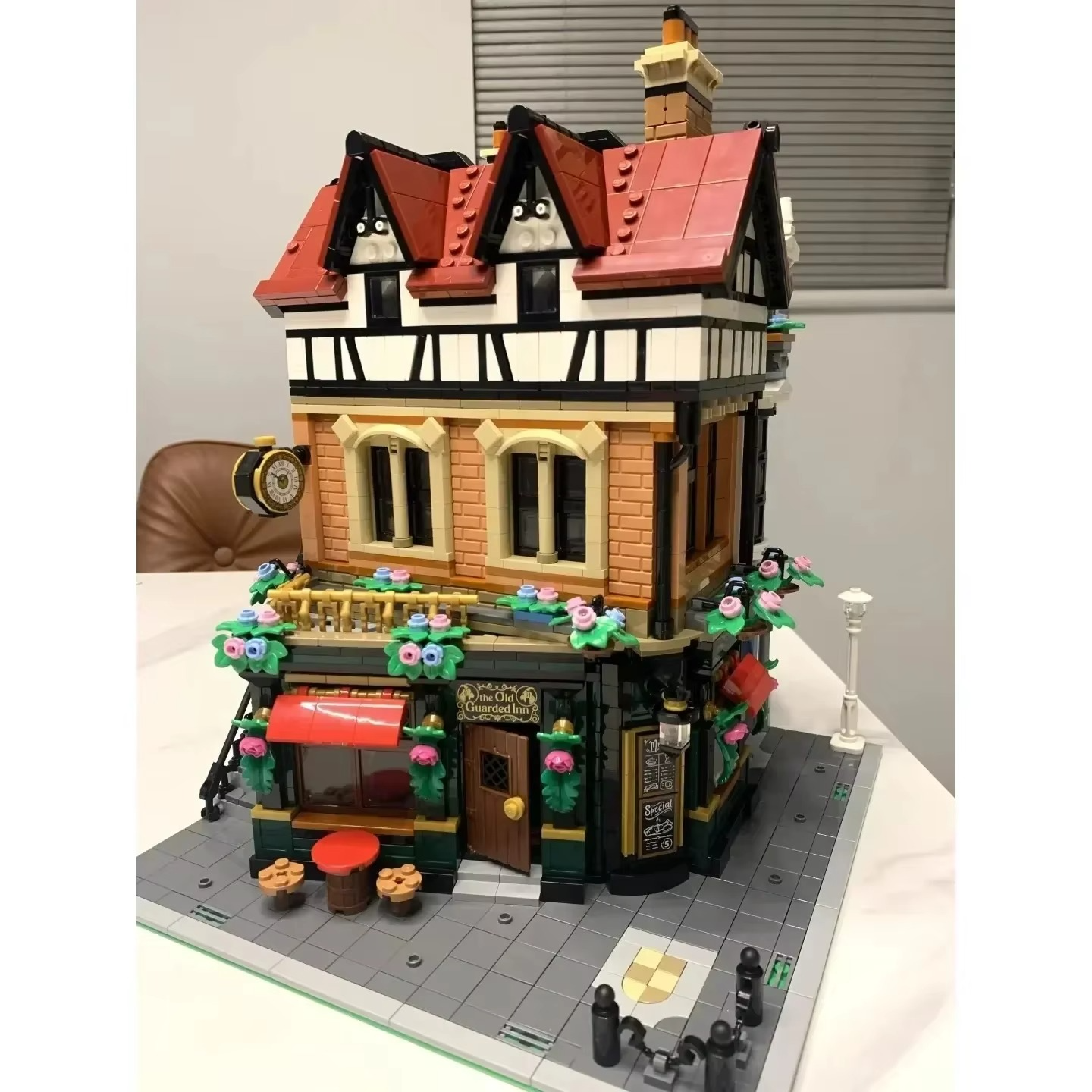2025 New Tudor Corner Modular Building Blocks Creative Expert Street View Brick Toys Children Adult Christmas Gifts Construction