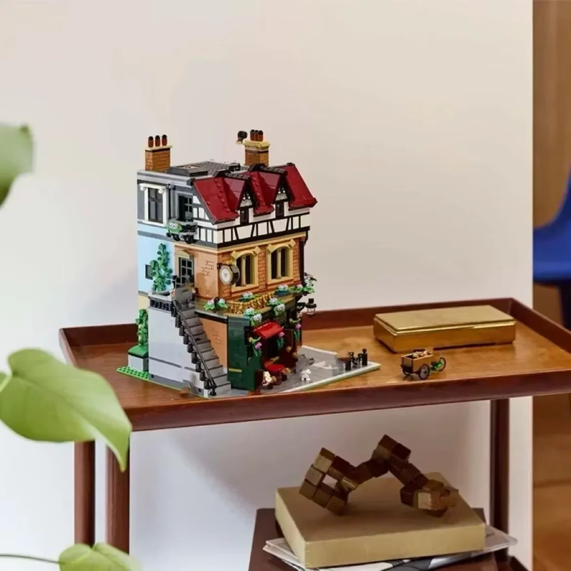 2025 New Tudor Corner Modular Building Blocks Creative Expert Street View Brick Toys Children Adult Christmas Gifts Construction