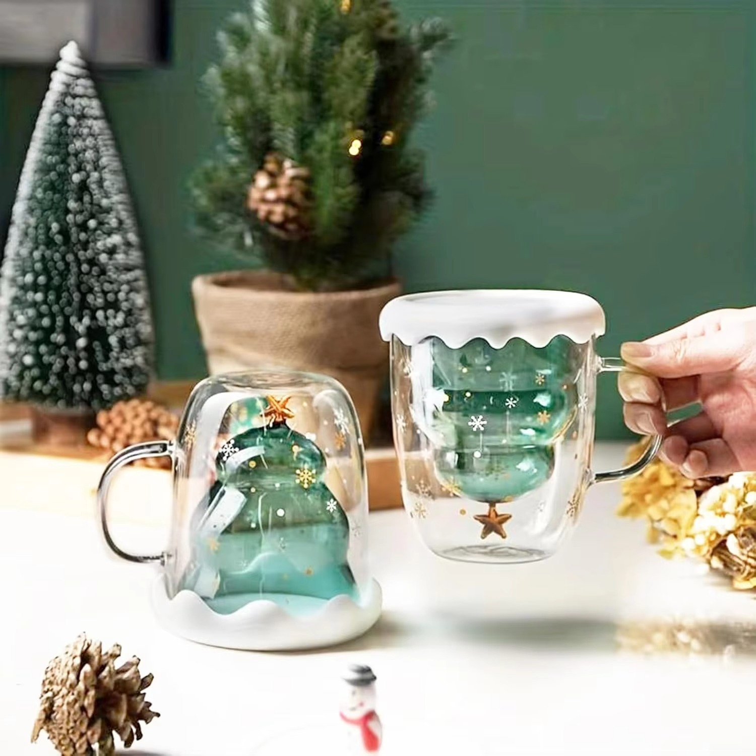 2Pcs Christmas Coffee Mugs Holiday Cups, 10oz Double Wall Glass Tableware with Lid and Handle, Tree Snowflake Glassware, 300ML