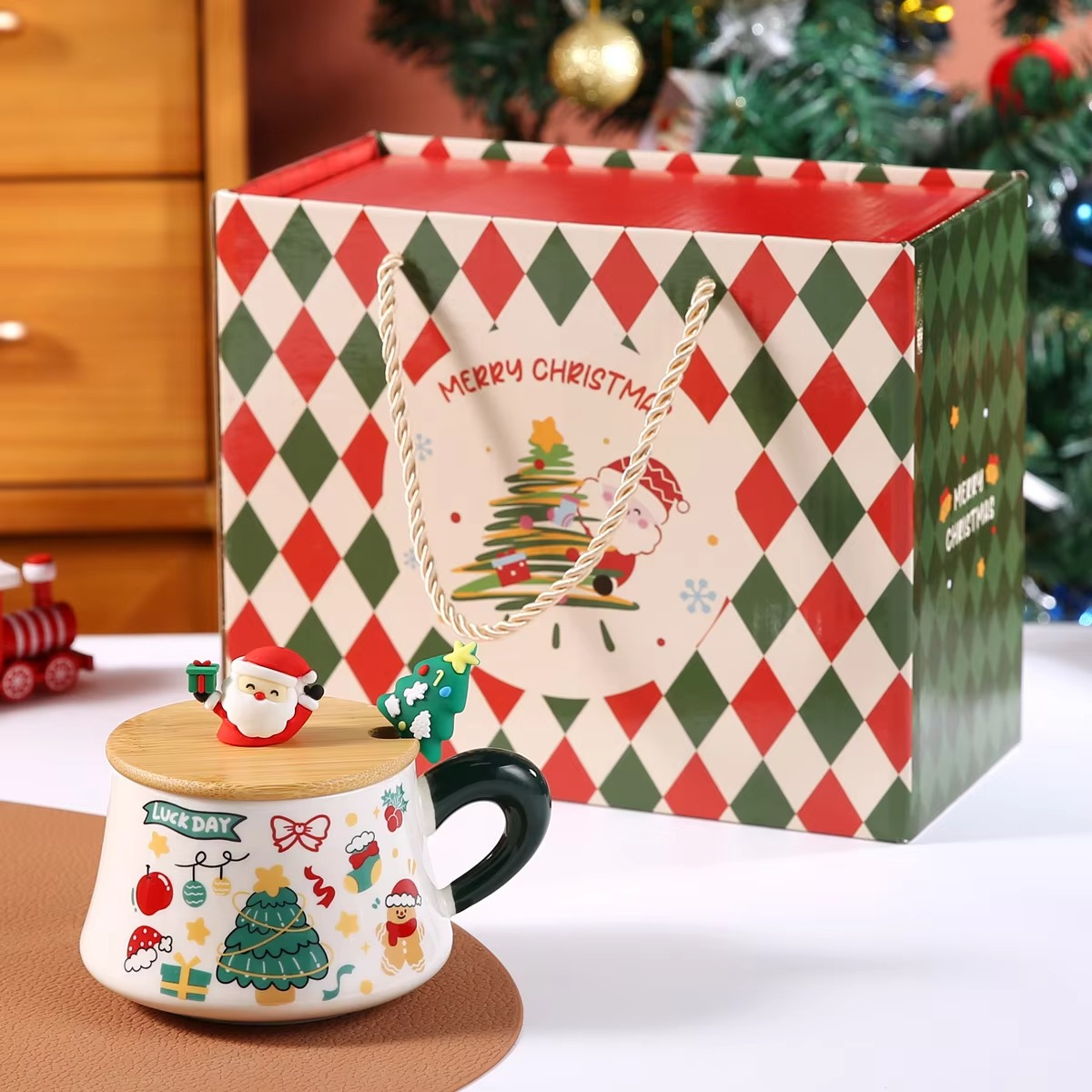 New Christmas cups, ceramic mugs with LIDS, household water cups, office coffee cups, Christmas, birthday and festival gifts