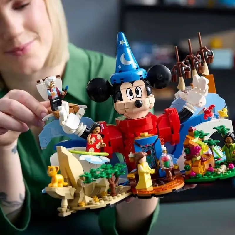 Hot Toys 20241103 PCS New Magic of Disney Legoing 21352 for Aged Birthday Christmas Gift Mickey Mouse in His Sorcerer’s