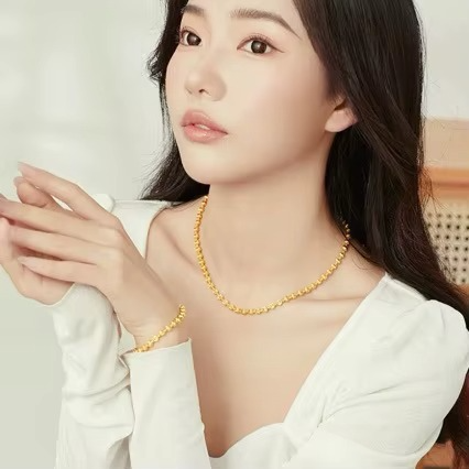 Cat's Eye Necklace for Women, 24K Gold, AU999 | Gold chain with glowing cat's eye stone, mysterious elegance for everyday wear.
