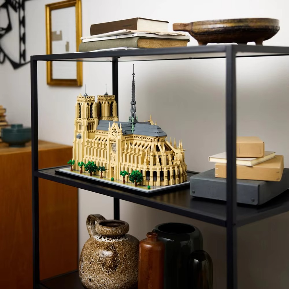 Notre-Dame de Paris Architectural Model Kit 21061 Collectible Building Blocks Set for Adults Christmas Gift Idea for Lovers of History
