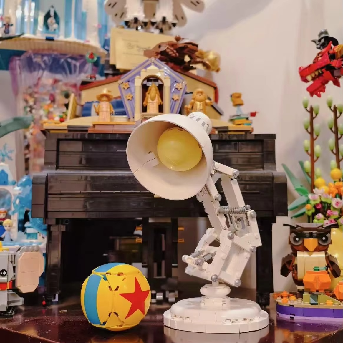 MINISO Disney 2025 613Pcs Ideas Desk Lamp Room Decor Building Blocks Set Model Assemble Moc Bricks Toy Christmas Birthday Gifts