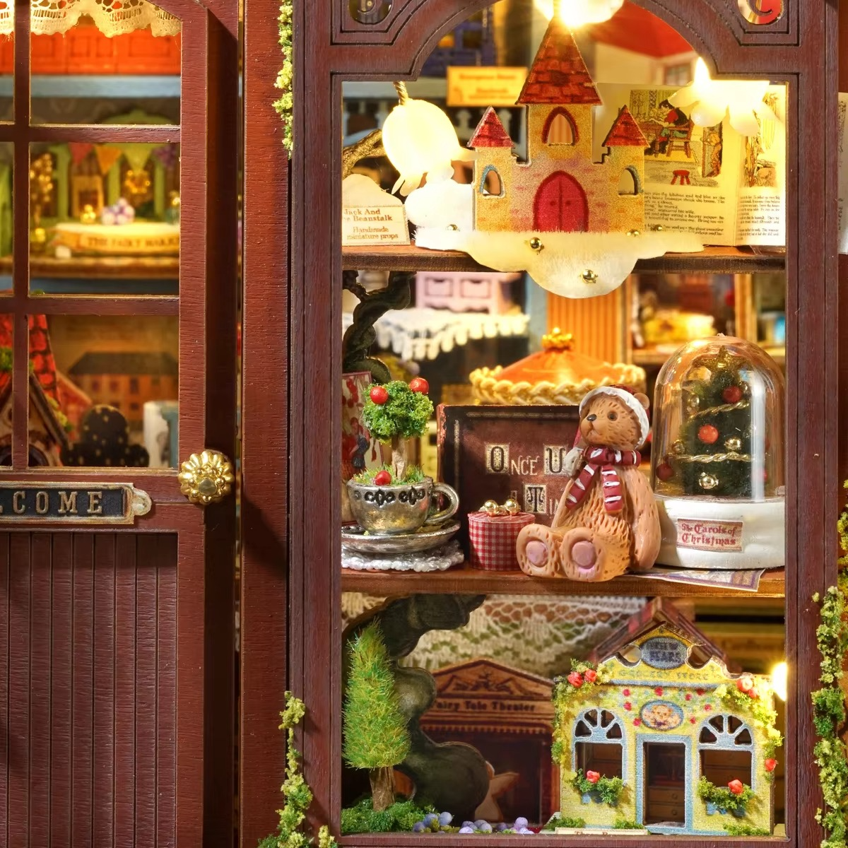 New Christmas Gift Diy Big Wooden Dollhouse Furniture Light Kit Doll House Casa Miniature AccessoriesWooden Toys Birthday Gifts