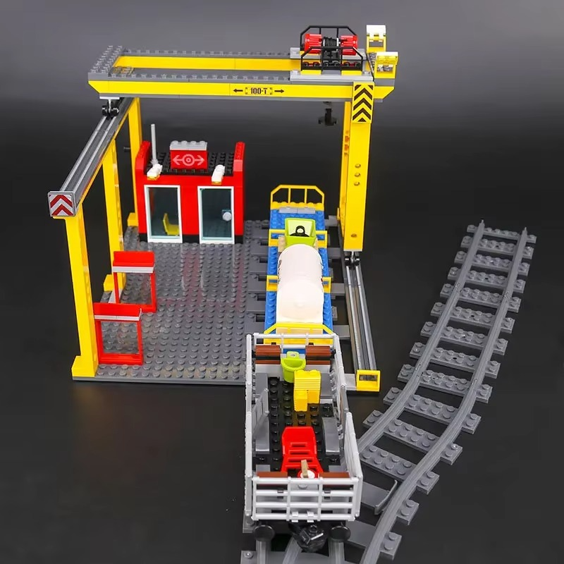 2025 Compatible with 60052 Cargo Train Building Block Train 1033Pcs Brick Toy Remote Control Display Model Christmas Gift