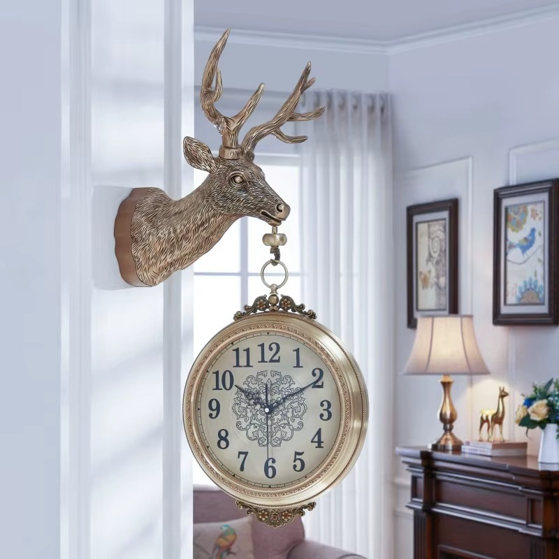 High-End Christmas Gift Metal Deer Head Design Double-Sided Wall Clock for Luxury Hotels Villas Living Rooms Dining Rooms