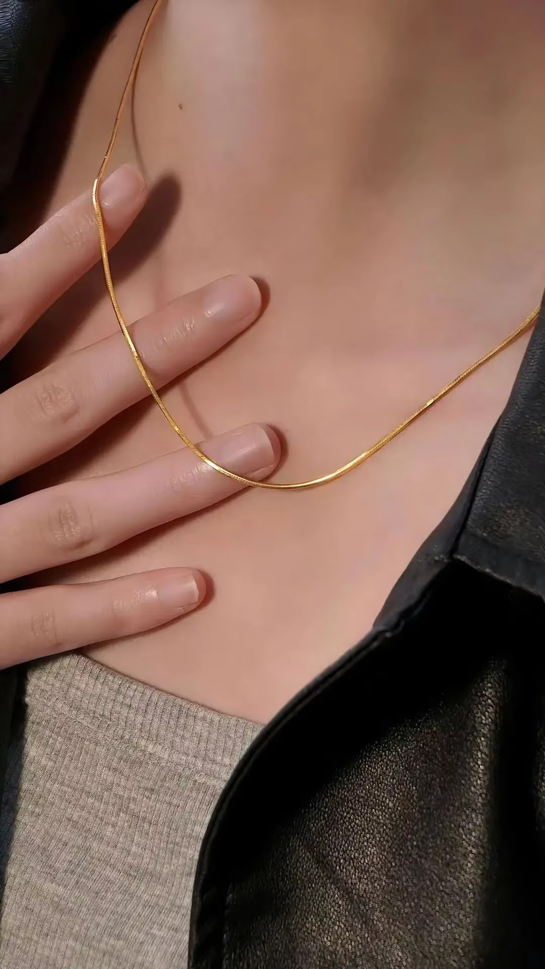 24K 9999 Pure Gold Yellow Gold Snake Bone Chain Necklace, Simple Design for Temperament - enhancing Clavicle Look