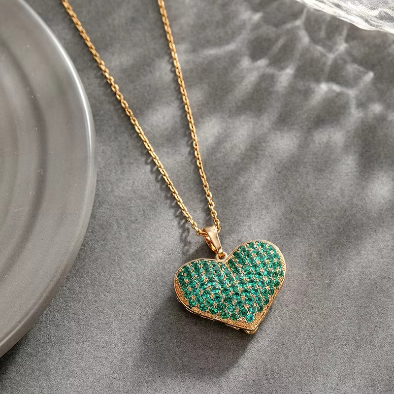 Luxury 24K 9999 Pure Gold Green Love Pendant Fashion European and American Style Micro-inlaid Necklace Pendant