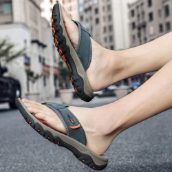 New Summer Men's Slippers Breathable Luxury Men Sandals Beach Classics Genuine Leather Mens Slippers Outdoor Men's Flip Flops