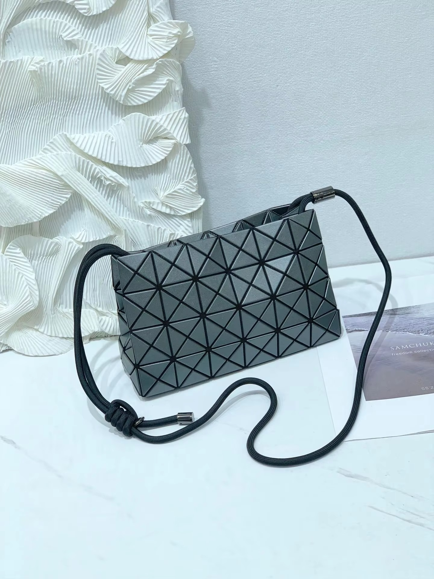 2025 New Women's Geometric Tofu Pillow Buet Bag Single oulder Bag Dstring Versatile Buet Bag Ladies Satchel Handbag