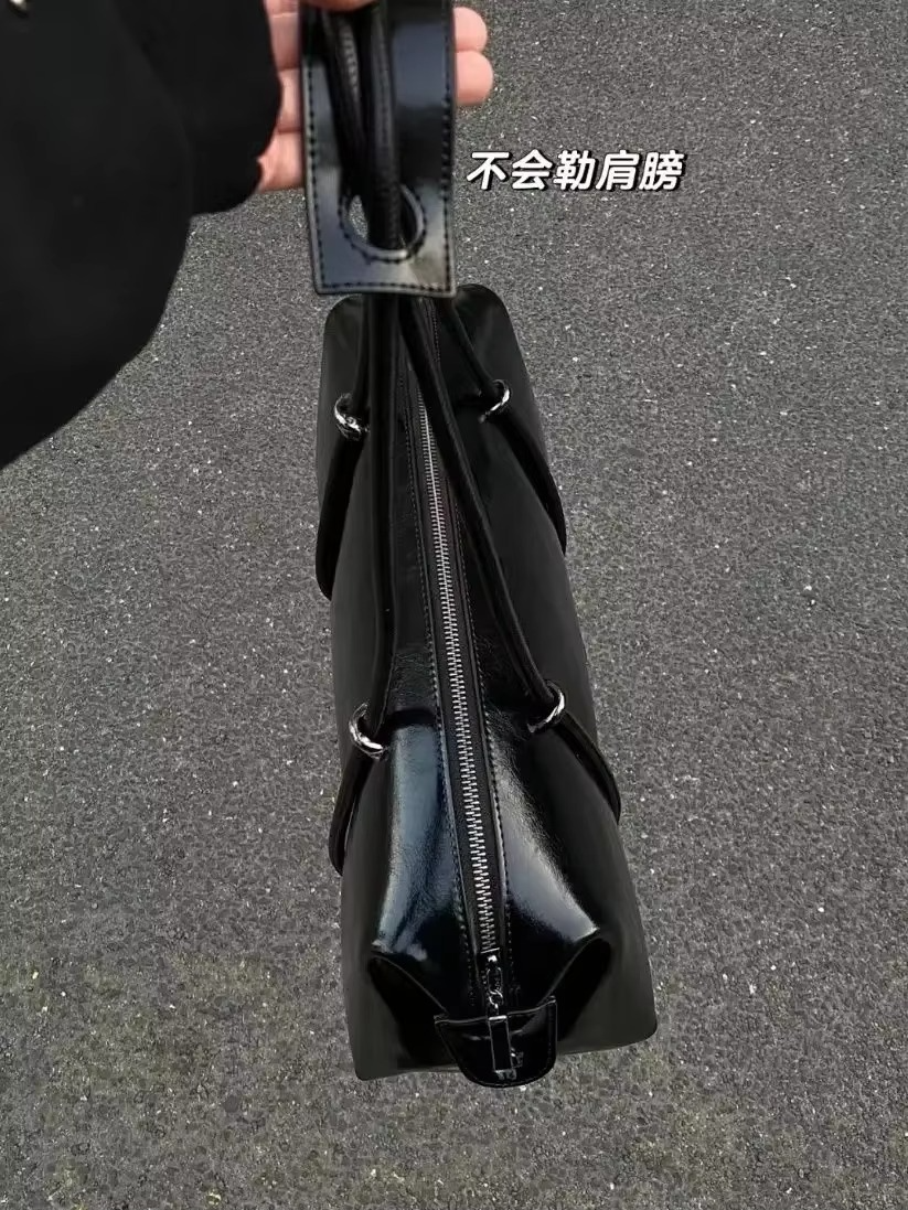 Miyagawa Retro Women's Bag Large Capacity Boston Pillow Bag Spicy Girl Motorcycle Bag High Quality One Shoulder Travel Handbag